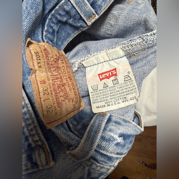 Vintage Levi’s 501xx — Made in USA tagged 32x32 - Picture 3 of 7